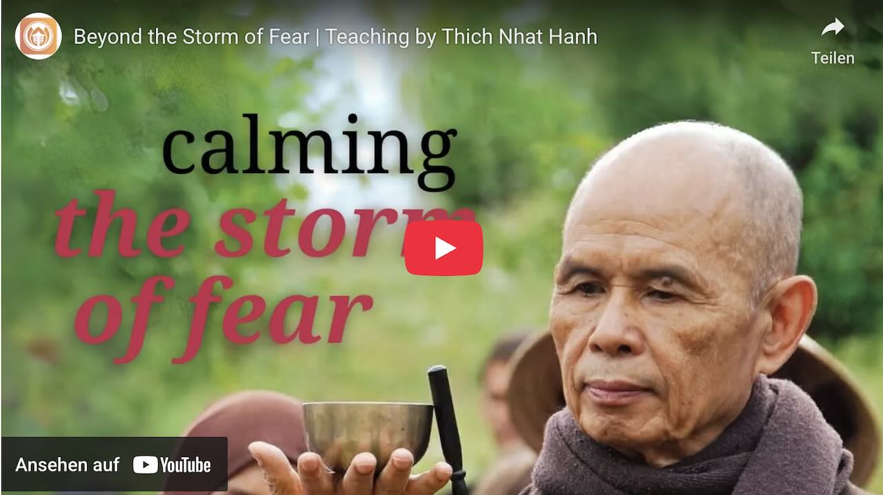 Video-Tipp: Thich Nhat Hanh Lehren zur Beruhigung bei Angst und Panikattacken.
